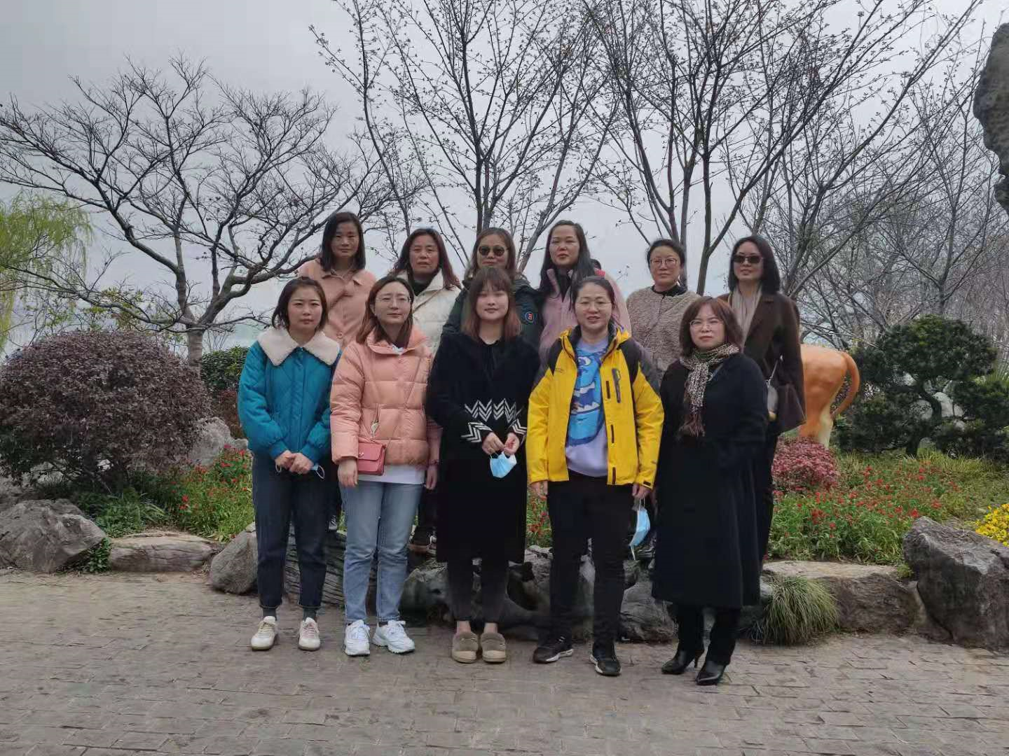 游湖赏花,,,,快乐踏春——新北建发“三八”节游湖运动