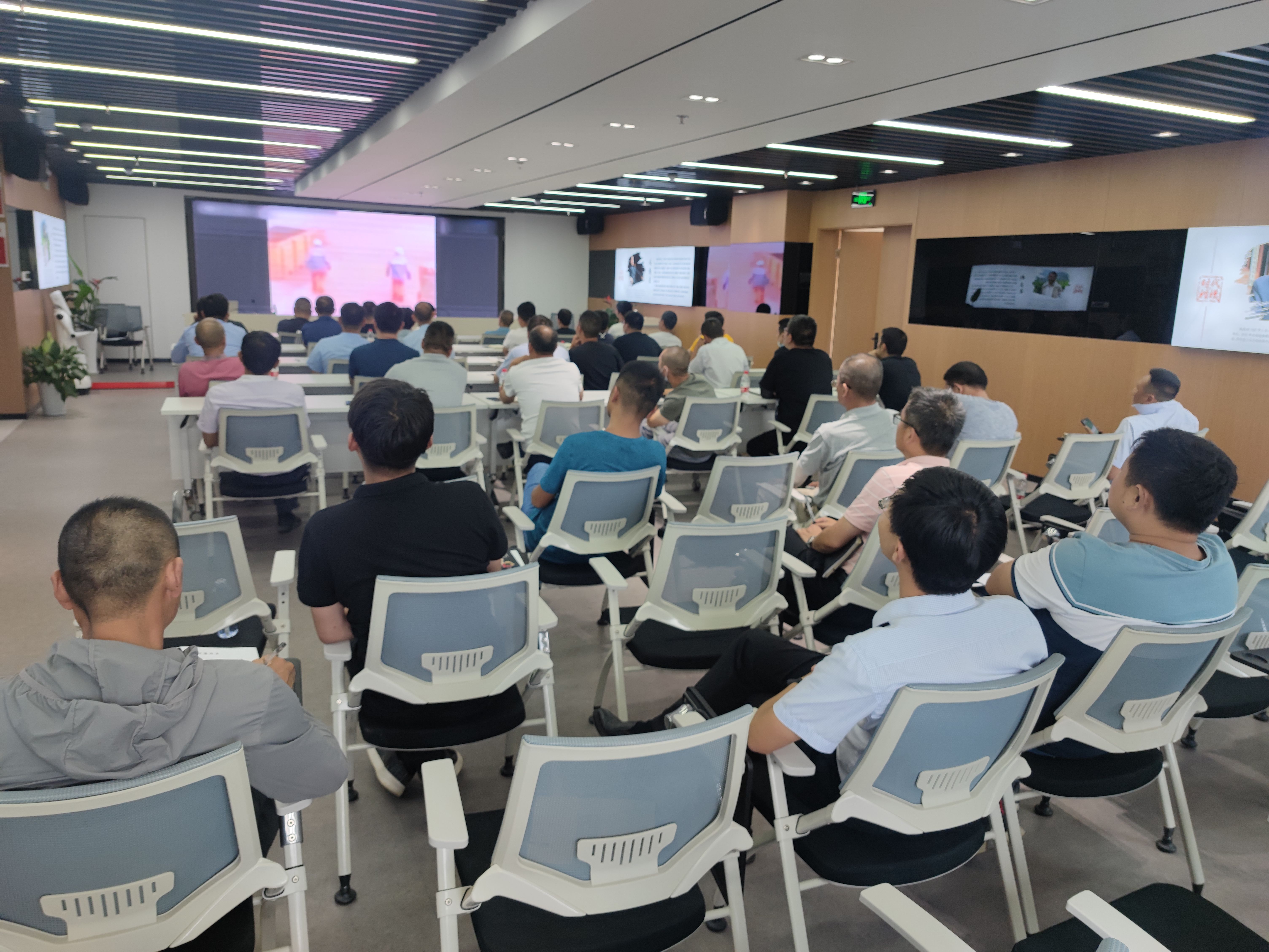 ��ʵ�徲���Σ����ƶ��徲����