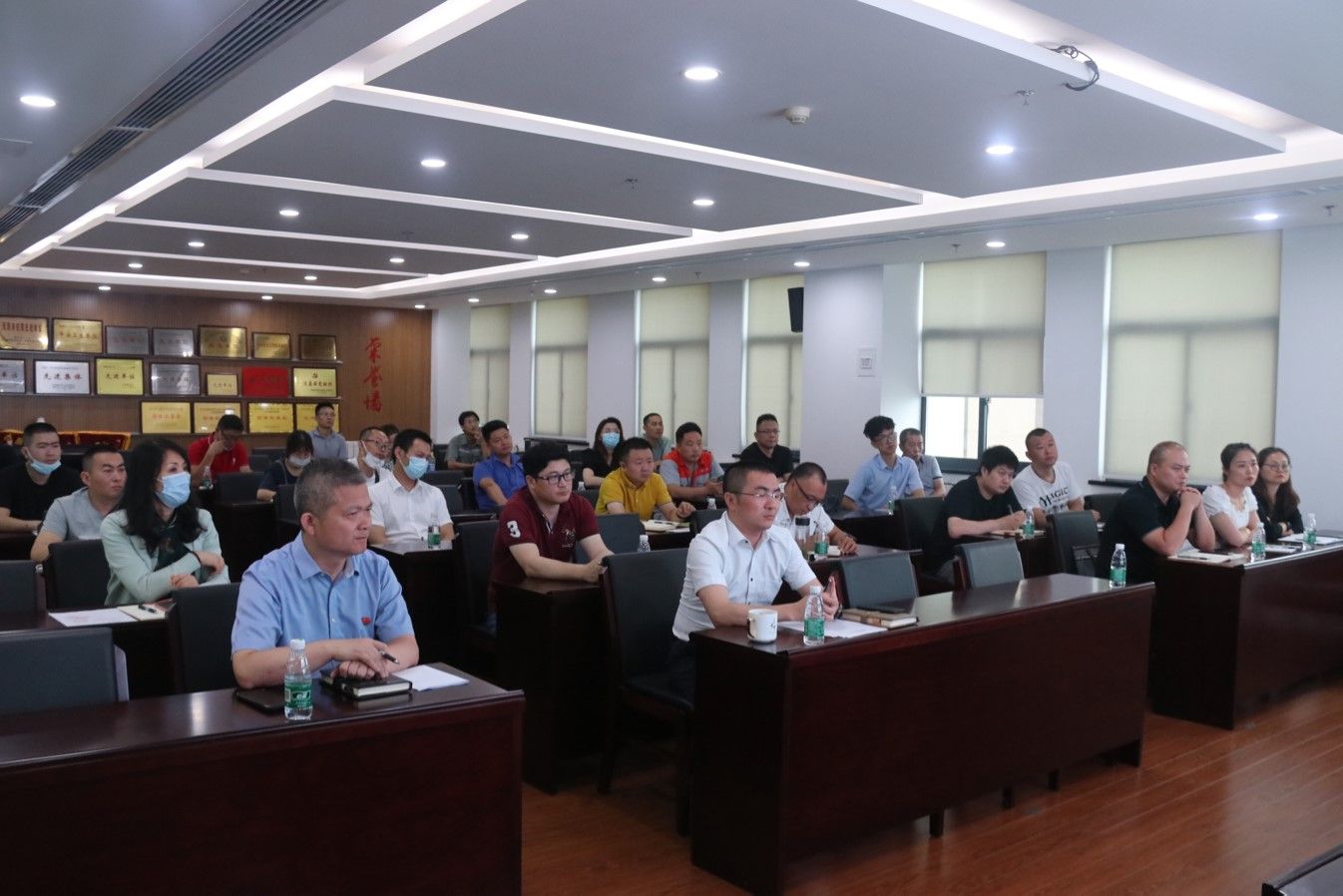 ���η���  ���ε��� �ڲ���רҵ�������Ϊ�������ٿ�ı�����ʲ�ר���徲���������