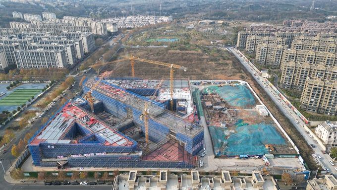 �Ͼ��е�һ��ѧ����������У����·У��